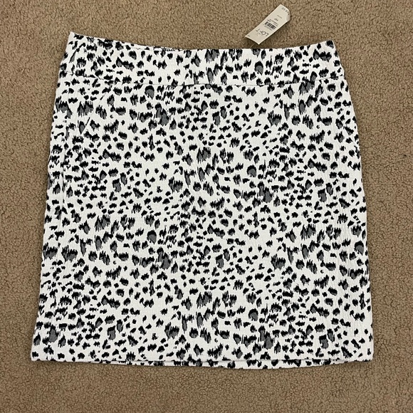 LOFT Dresses & Skirts - LOFT Black and White Patterned Pencil Skirt